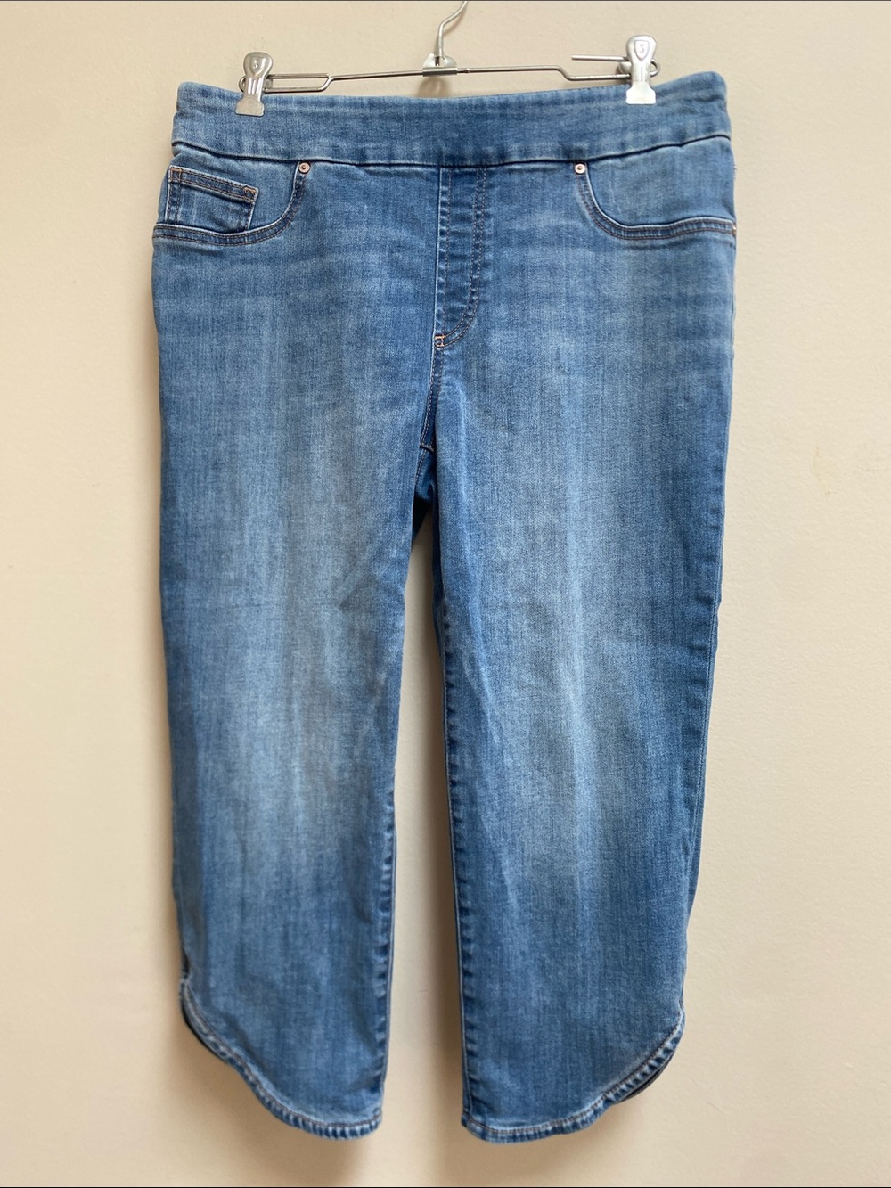Chico's Light Blue PULL ON CAPRI Stretch Denim Jeans